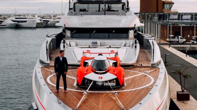 Кадры из видео