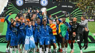 Скандал разразился из-за поздравления с историческим титулом “Челси“