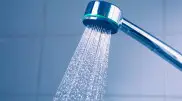 Врач объяснила, почему нельзя принимать душ после еды