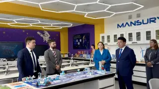 Астанинской школе подарили уникальный учебный кабинет