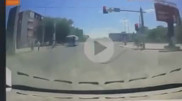Водитель автобуса сбил 14-летнего мальчика на зебре: видео