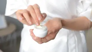 Почему крем для рук нельзя мазать на лицо, рассказал косметолог