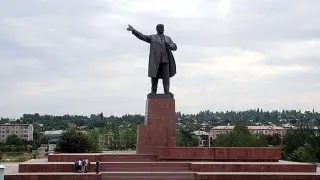 В Кыргызстане демонтировали самый высокий в Центральной Азии памятник Ленину