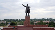 В Кыргызстане демонтировали самый высокий в Центральной Азии памятник Ленину