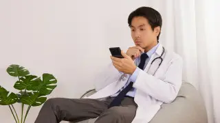 Энергетики, шум в ушах и мода на чекапы. Короткие ответы терапевта на популярные вопросы