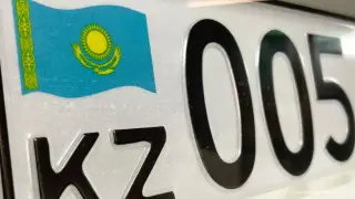 “По понятным причинам“. Эти 100 комбинаций на автономерах запретили в Казахстане