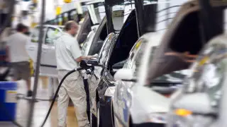 Миллиарды уходят на “сборку одной отверткой“ - депутат о казахстанском автопроме