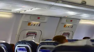 Где сидеть в самолете, чтобы выжить при крушении, рассказали эксперты