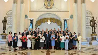 Токаев наградил врачей