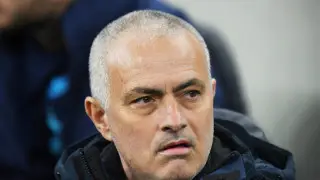 Команда Моуриньо предложила контракт самому дорогому футболисту мира