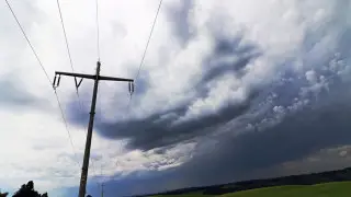 Грозы, жара и град: штормовые предупреждения объявлены в Казахстане