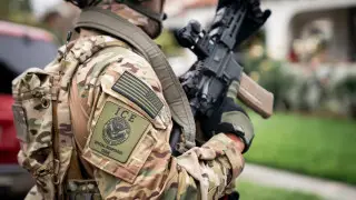 Протесты в Лос-Анджелесе: полиция применила газ и шумовые гранаты