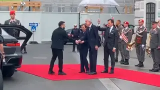 “Оставил под дождем“. Зеленский поставил жену в неловкое положение на встрече с президентом Австрии