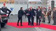 “Оставил под дождем“. Зеленский поставил жену в неловкое положение на встрече с президентом Австрии