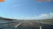 Как в голливудском кино: вертолет низко пролетел над трассой в Казахстане