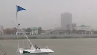 Сильный ветер раздул пожар в природном резервате в Атырауской области