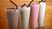 7 молочных коктейлей, которые легко приготовить дома