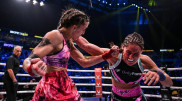 Первая казахстанка в UFC поцеловала соперницу и проиграла дебютный бой