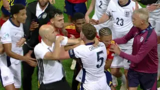 Матч Англии и Испании за выход в полуфинал закончился дракой