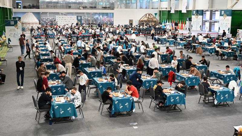 Фото: KazChess и Асылбек Касымов.