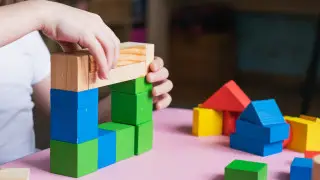 Воспитательница избивала детей в Павлодаре, кадры опубликованы в соцсетях