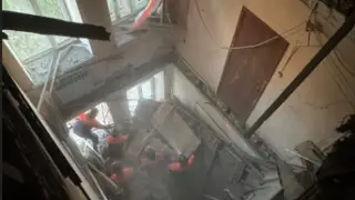 “Чудом уцелели“: в Приозерске обрушились плиты перекрытия в здании госоргана