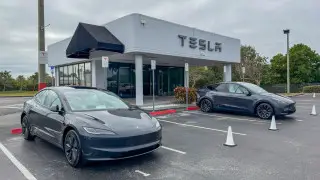 Tesla запустила роботакси, но с одним условием