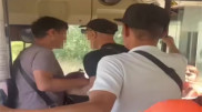Пассажир ударил водителя автобуса во время движения в Семее