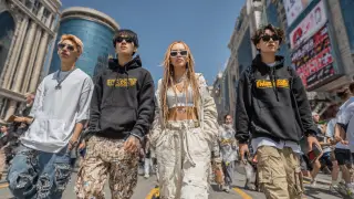 “Времена изменились“: как общаться с зумерами, объяснил психолог