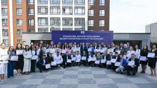 Казахстанские журналисты получили квартиры от имени Президента Токаева