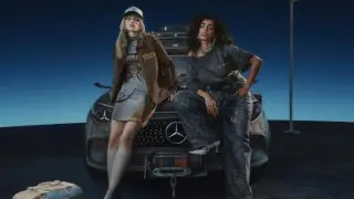 Mercedes-Benz показал свой CLA для Недели моды в Париже