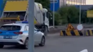 Погоня полиции за мусоровозом попала на видео