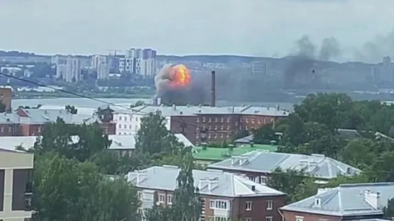 Пожар после падения БПЛА в Ижевске. Кадр видео из соцсетей