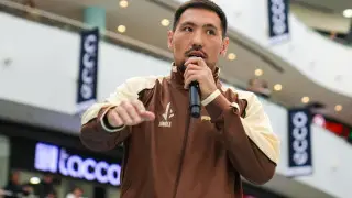 Жанибек Алимханулы подписал контракт на бой за три титула