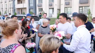 Погорельцам в Шымкенте вручили ключи от нового жилья