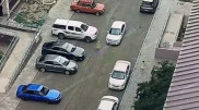 Малолетние дети пострадали под колесами авто во дворе дома в Атырау
