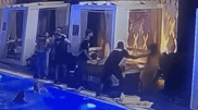 Швырнул девушек в воду: в соцсетях обсуждают скандальную драку с известным танцором