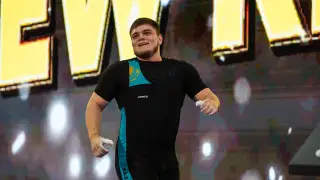 Новый рекорд Азии и золото: триумф казахстанца на чемпионате по тяжелой атлетике