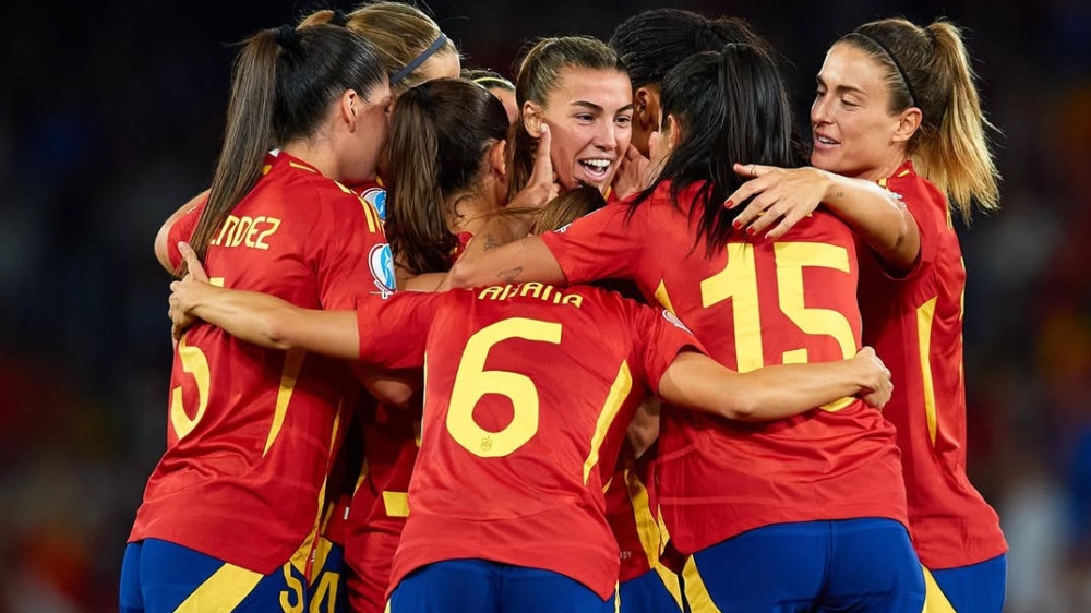 Фото: instagram.com/sefutbolfem/