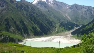 Женщина упала в ущелье Маралсай в Алматинской области