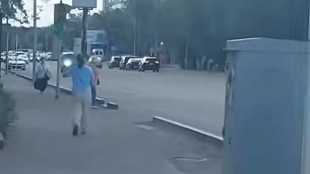 Женщина напала на школьницу в центре Павлодара