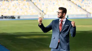 Стадион за 380 миллионов долларов используется как склад: подробности