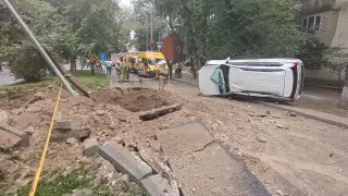 Выброс газа в Алматы: авто перевернуло, есть пострадавшие