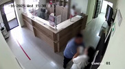 Вырвал дверь и кинулся с кулаками: пациент частной клиники напал на врача