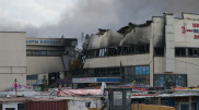 Пожар на рынке “Шанхай“: в здании обрушился потолок, пострадали спасатели