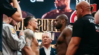 Реванш Усик - Дюбуа: названы суммы гонораров бойцов