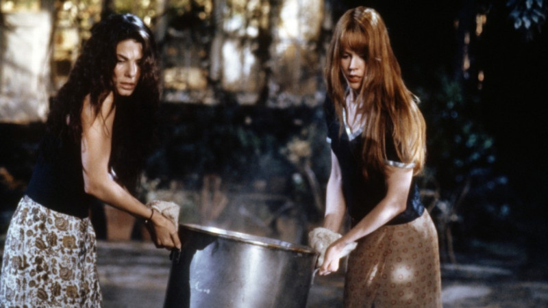 Кадр из фильма "Практическая магия"