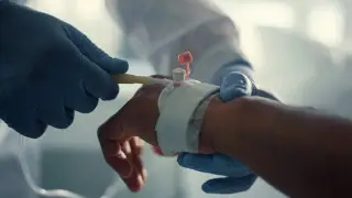 Стало известно о состоянии врача, избитого пациентом в Костанае