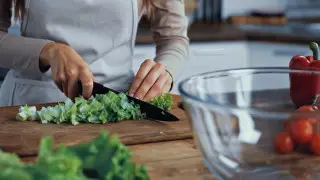 Девушка в Китае едва не умерла после “овощной“ диеты со слабительным