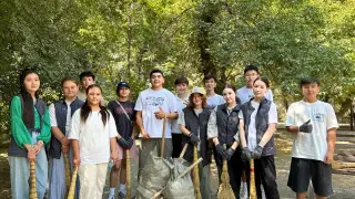 Жители Шымкента вышли на уборку города